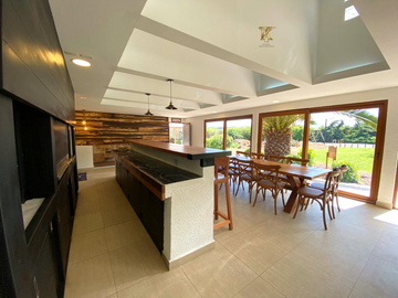 Condominio Santa Esther, son dos casas en el Terreno.