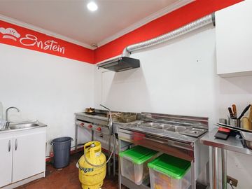 Local Comercial en Venta en Einstein / Las Torres