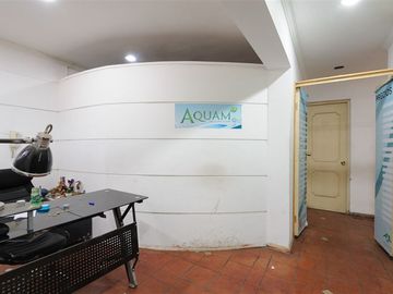 Local Comercial en Venta en Einstein / Las Torres