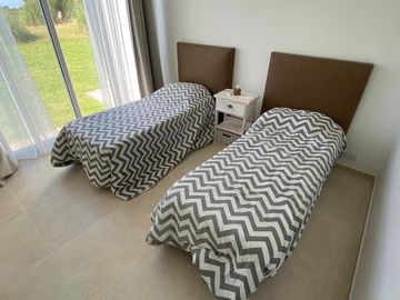 VENTA, CASA, COSTA ESMERALDA, BARRIO SENDEROS IV, LOTE AL 300, 4 AMBIENTES