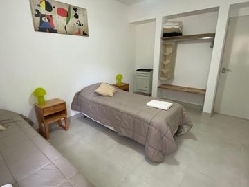 ALQUILER TEMPORAL, CASA, BARRIO BOSQUE, LOTE AL 100, 5 AMBIENTES