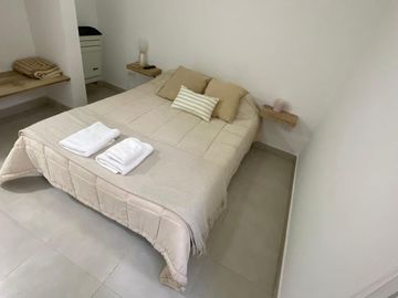ALQUILER TEMPORAL, CASA, BARRIO BOSQUE, LOTE AL 100, 5 AMBIENTES