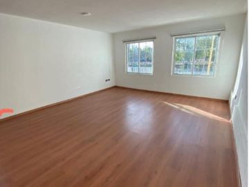 CASA EN VENTA RECIEN REMODELADA, EN RESIDENCIAL DEL VALLE II AL PONIENTE DE AGS.