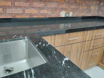 CASA EN VENTA RECIEN REMODELADA, EN RESIDENCIAL DEL VALLE II AL PONIENTE DE AGS.