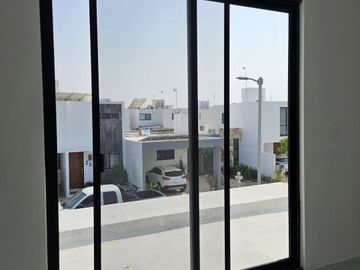 VENTA CASA DE DOS PISOS EN RESIDENCIAL INARA, CHOLUL, MÉRIDA, YUCATÁN