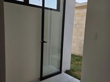 VENTA CASA DE DOS PISOS EN RESIDENCIAL INARA, CHOLUL, MÉRIDA, YUCATÁN