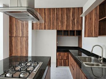 VENTA CASA DE DOS PISOS EN RESIDENCIAL INARA, CHOLUL, MÉRIDA, YUCATÁN