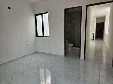 VENTA CASA DE DOS PISOS EN RESIDENCIAL INARA, CHOLUL, MÉRIDA, YUCATÁN