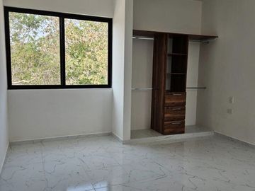 VENTA CASA DE DOS PISOS EN RESIDENCIAL INARA, CHOLUL, MÉRIDA, YUCATÁN
