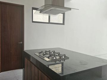 VENTA CASA DE DOS PISOS EN RESIDENCIAL INARA, CHOLUL, MÉRIDA, YUCATÁN