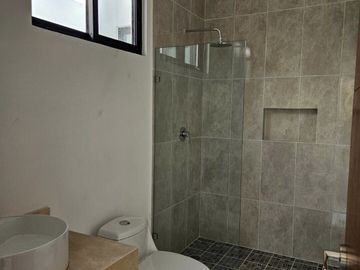 VENTA CASA DE DOS PISOS EN RESIDENCIAL INARA, CHOLUL, MÉRIDA, YUCATÁN