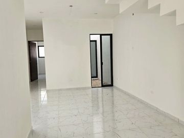 VENTA CASA DE DOS PISOS EN RESIDENCIAL INARA, CHOLUL, MÉRIDA, YUCATÁN