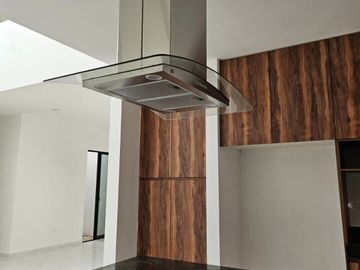 VENTA CASA DE DOS PISOS EN RESIDENCIAL INARA, CHOLUL, MÉRIDA, YUCATÁN