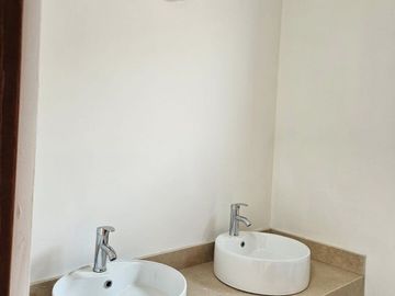 VENTA CASA DE DOS PISOS EN RESIDENCIAL INARA, CHOLUL, MÉRIDA, YUCATÁN