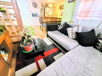 Se Vende Casa De Dos Pisos En Villa El Sol, Maipú