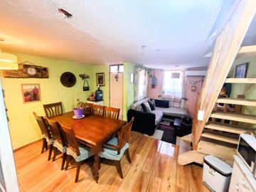 Se Vende Casa De Dos Pisos En Villa El Sol, Maipú