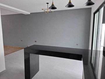 Casa en Venta en Pedregal de Schoenstatt, 3 Recamáras, 2.5 Baños, Jardín, Lujo