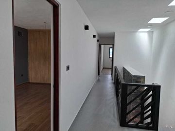 Casa en Venta en Pedregal de Schoenstatt, 3 Recamáras, 2.5 Baños, Jardín, Lujo