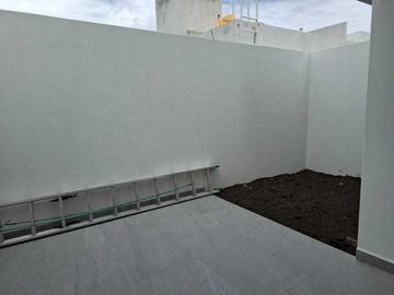 Casa en Venta en Pedregal de Schoenstatt, 3 Recamáras, 2.5 Baños, Jardín, Lujo