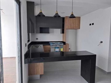 Casa en Venta en Pedregal de Schoenstatt, 3 Recamáras, 2.5 Baños, Jardín, Lujo
