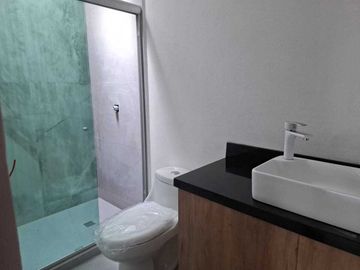 Casa en Venta en Pedregal de Schoenstatt, 3 Recamáras, 2.5 Baños, Jardín, Lujo