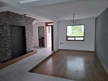 Casa en Venta en Pedregal de Schoenstatt, 3 Recamáras, 2.5 Baños, Jardín, Lujo