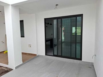 Casa en Venta en Pedregal de Schoenstatt, 3 Recamáras, 2.5 Baños, Jardín, Lujo