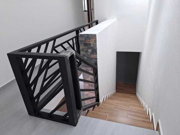 Casa en Venta en Pedregal de Schoenstatt, 3 Recamáras, 2.5 Baños, Jardín, Lujo