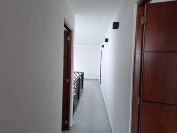 Casa en Venta en Pedregal de Schoenstatt, 3 Recamáras, 2.5 Baños, Jardín, Lujo