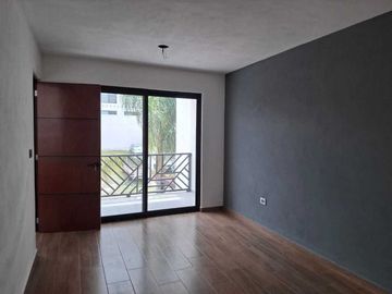 Casa en Venta en Pedregal de Schoenstatt, 3 Recamáras, 2.5 Baños, Jardín, Lujo