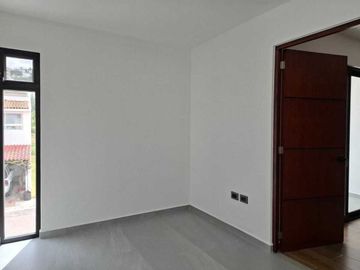 Casa en Venta en Pedregal de Schoenstatt, 3 Recamáras, 2.5 Baños, Jardín, Lujo