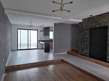 Casa en Venta en Pedregal de Schoenstatt, 3 Recamáras, 2.5 Baños, Jardín, Lujo