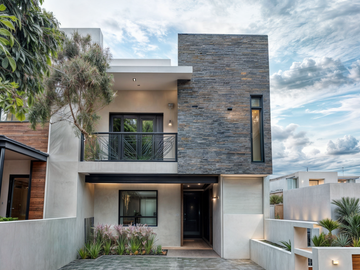 Casa en Venta en Pedregal de Schoenstatt, 3 Recamáras, 2.5 Baños, Jardín, Lujo