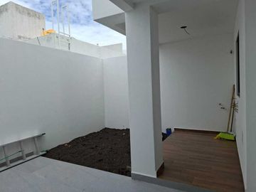 Casa en Venta en Pedregal de Schoenstatt, 3 Recamáras, 2.5 Baños, Jardín, Lujo