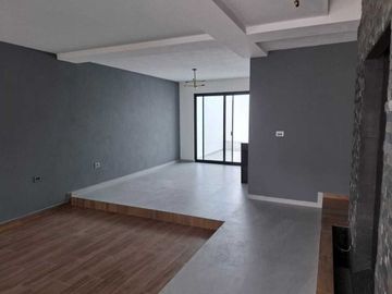 Casa en Venta en Pedregal de Schoenstatt, 3 Recamáras, 2.5 Baños, Jardín, Lujo