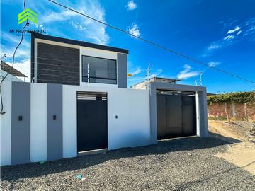EN VENTA CASA MODERNA - ATRS DE LA CLNICA SAN GREGORIO - MANTA