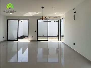 EN VENTA CASA MODERNA - ATRS DE LA CLNICA SAN GREGORIO - MANTA