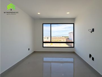 EN VENTA CASA MODERNA - ATRS DE LA CLNICA SAN GREGORIO - MANTA