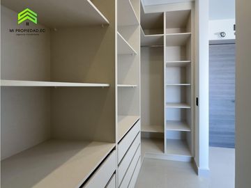 EN VENTA CASA MODERNA - ATRS DE LA CLNICA SAN GREGORIO - MANTA