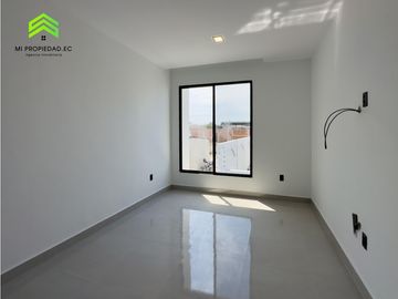 EN VENTA CASA MODERNA - ATRS DE LA CLNICA SAN GREGORIO - MANTA