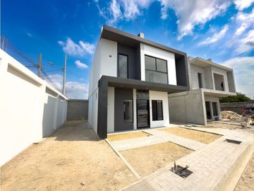 CASAS MODERNAS EN CONJUNTO PRIVADO | ALTAGRACIA, MANTA