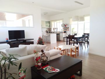 CASA EN ESQUINA EN COUNTRY HARAS DE FUNES BARRIO PRIVADO