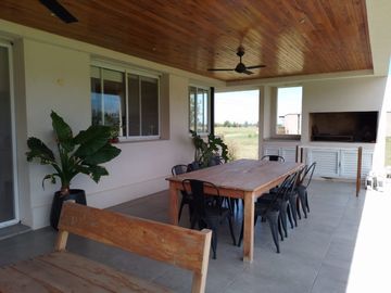 CASA EN ESQUINA EN COUNTRY HARAS DE FUNES BARRIO PRIVADO