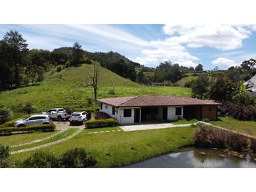 Casa finca 4 habitaciones, con lago y deck en SanNicolas La Ceja
