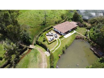 Casa finca 4 habitaciones, con lago y deck en SanNicolas La Ceja