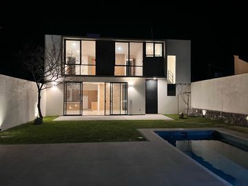 Casa en Fraccionamiento en Lomas de Tetela Cuernavaca - ROQ-1247-Fr