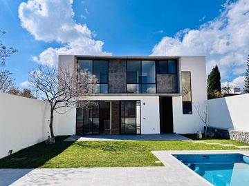 Casa en Fraccionamiento en Lomas de Tetela Cuernavaca - ROQ-1247-Fr