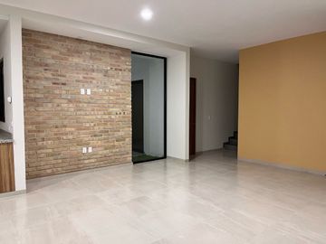 Casa en Fraccionamiento en Lomas de Tetela Cuernavaca - ROQ-1247-Fr