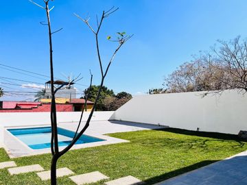 Casa en Fraccionamiento en Lomas de Tetela Cuernavaca - ROQ-1247-Fr