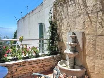 Venta Departamento Dúplex con amplio Patio, Urb. Sierra del Moral